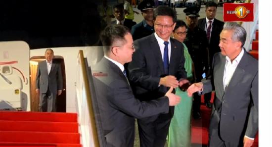 චීන විදේශ කටයුතු පිළිබඳ ඇමති දිවයිනට